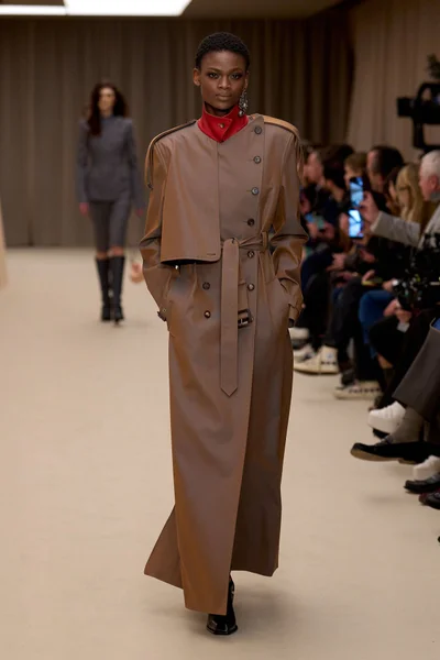 Look 14